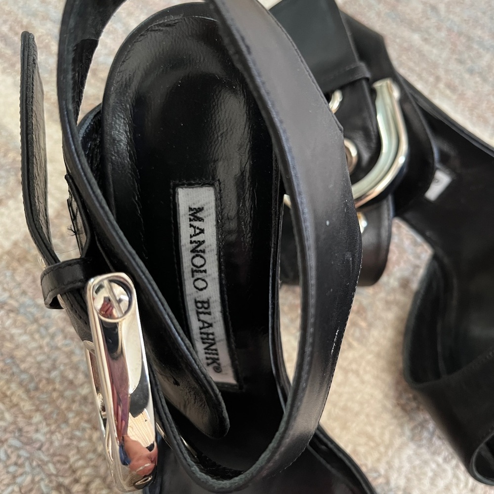 Manolo Blahnik Elegant Black Women's Sandals with Silver Accents - Picture 3 of 5